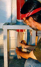 extruding&twisting.jpg (6588 bytes)